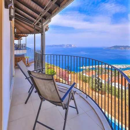 Penthouse The Grand, كاس