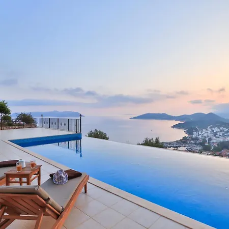 Penthouse The Grand, * كاس